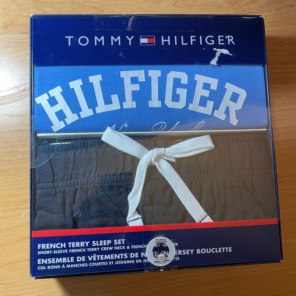 Tommy Hilfiger Black and White Sleep Set